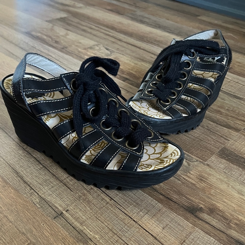 Fly London Yito Women’s Gladiator Wedge Sandals Size 37 6.5/7 Black Patent